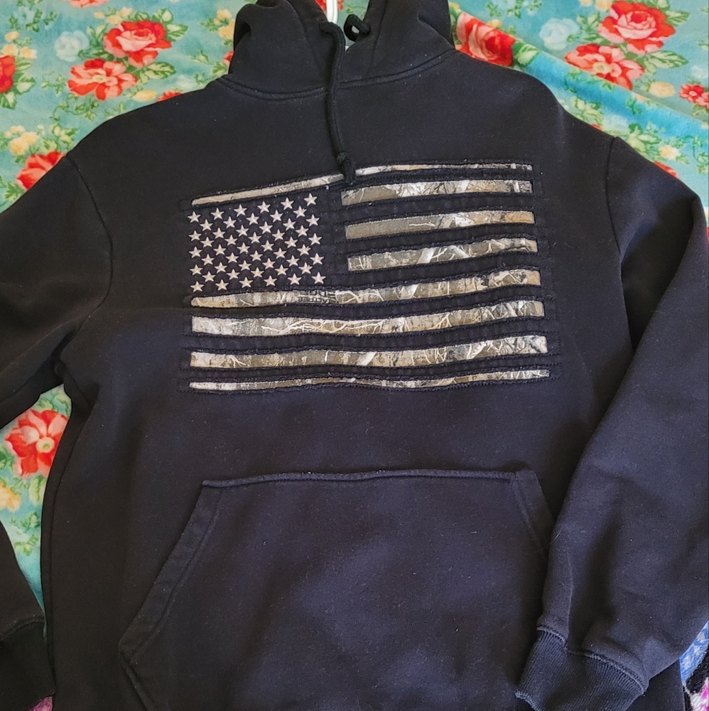 Realtree camo flag sweatshirt medium